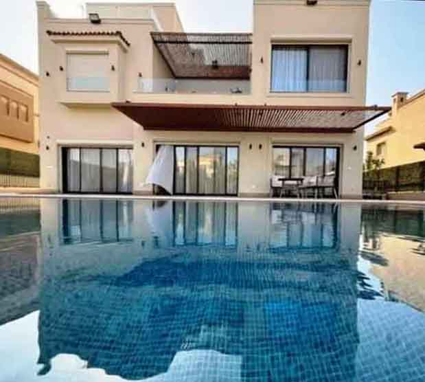 فيلا للبيع بكمبوند في القاهرة بحمام سباحة 530م²